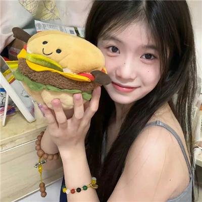 9顶假发的女孩